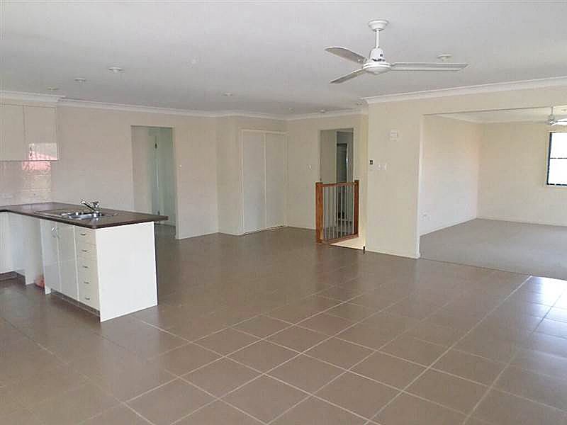 Photo - 30 Arnhem Street, Flinders View QLD 4305 - Image 3