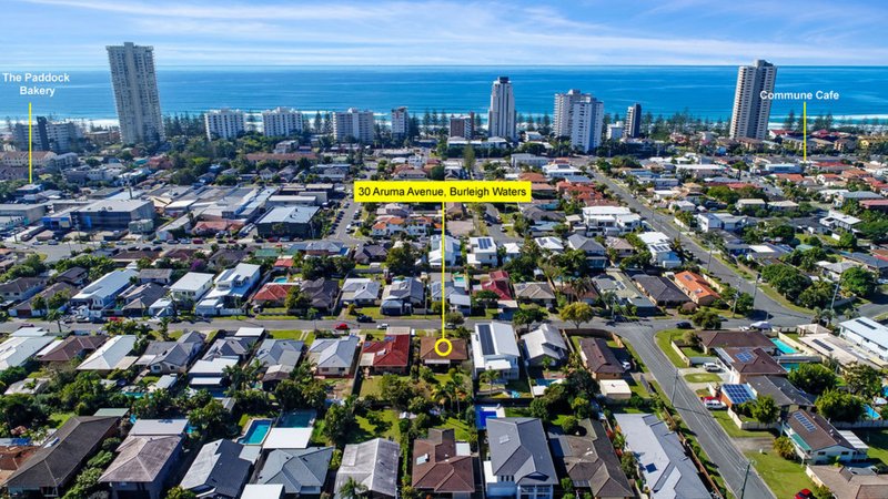 Photo - 30 Aruma Avenue, Burleigh Waters QLD 4220 - Image 2