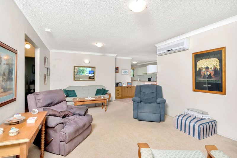 Photo - 30 Aruma Avenue, Burleigh Waters QLD 4220 - Image 7