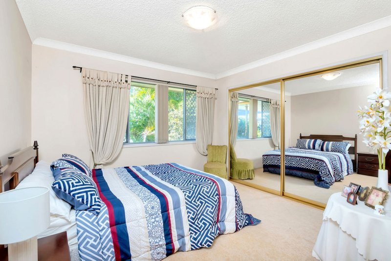 Photo - 30 Aruma Avenue, Burleigh Waters QLD 4220 - Image 9