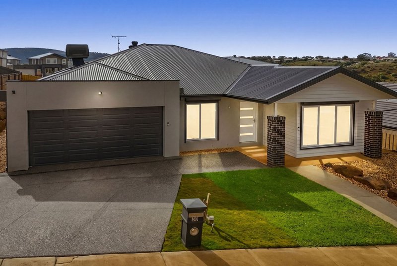 Photo - 30 Auburn Crescent, Bacchus Marsh VIC 3340 - Image 1