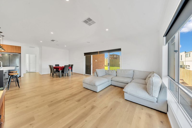 Photo - 30 Auburn Crescent, Bacchus Marsh VIC 3340 - Image 9