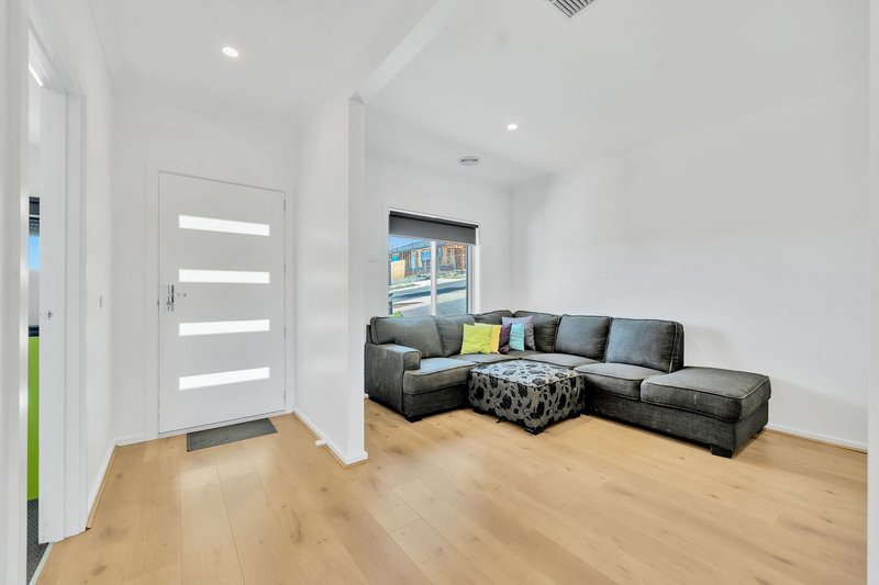 Photo - 30 Auburn Crescent, Bacchus Marsh VIC 3340 - Image 10