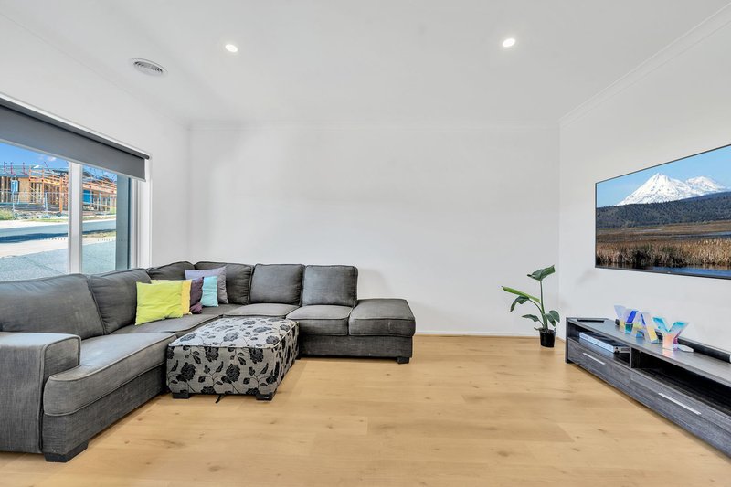 Photo - 30 Auburn Crescent, Bacchus Marsh VIC 3340 - Image 11