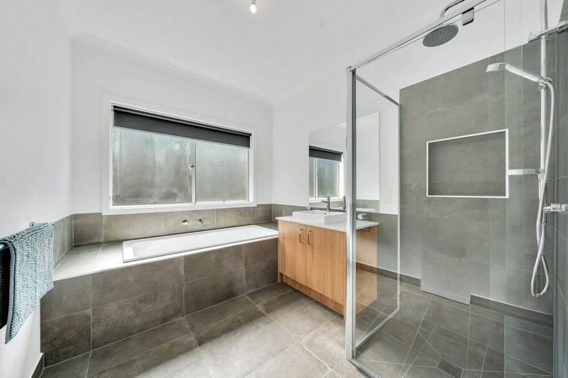 Photo - 30 Auburn Crescent, Bacchus Marsh VIC 3340 - Image 12