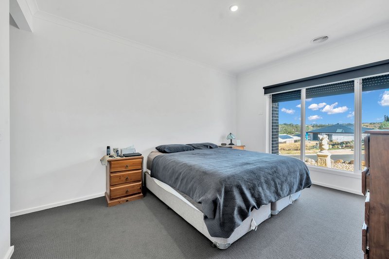 Photo - 30 Auburn Crescent, Bacchus Marsh VIC 3340 - Image 13