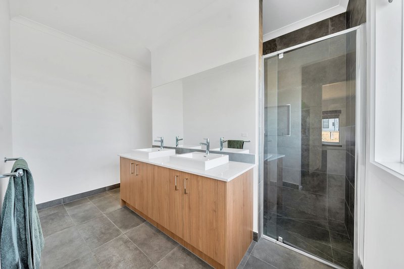 Photo - 30 Auburn Crescent, Bacchus Marsh VIC 3340 - Image 14