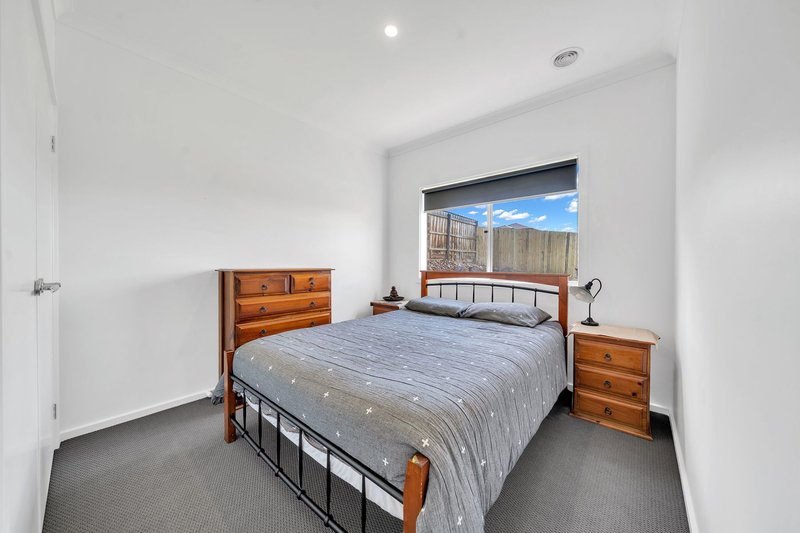 Photo - 30 Auburn Crescent, Bacchus Marsh VIC 3340 - Image 15