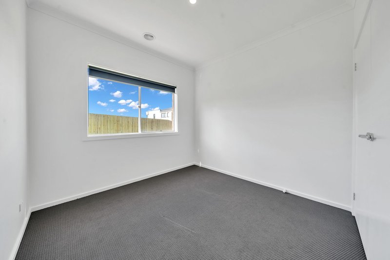 Photo - 30 Auburn Crescent, Bacchus Marsh VIC 3340 - Image 16