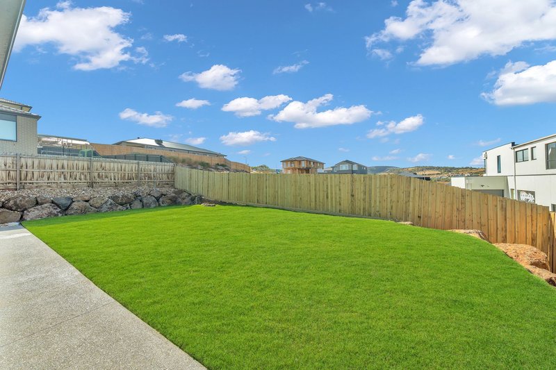 Photo - 30 Auburn Crescent, Bacchus Marsh VIC 3340 - Image 18