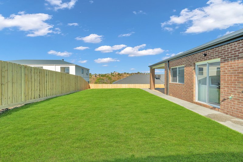 Photo - 30 Auburn Crescent, Bacchus Marsh VIC 3340 - Image 21
