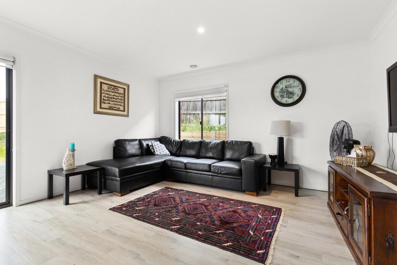 Photo - 30 Ayesha Rise, Pakenham VIC 3810 - Image 2