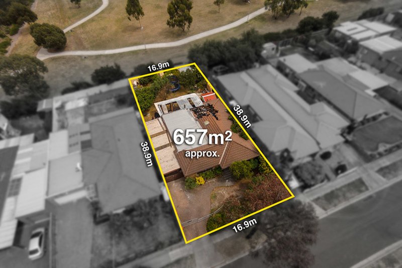 Photo - 30 Bainbridge Close, Craigieburn VIC 3064 - Image 7