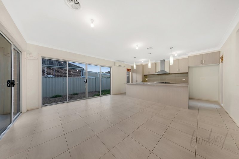 Photo - 30 Balyang Way, Craigieburn VIC 3064 - Image 6