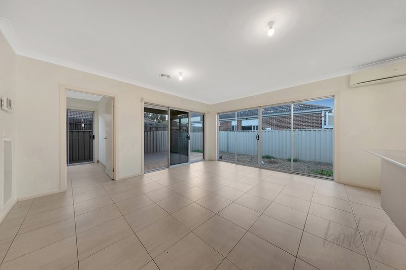 Photo - 30 Balyang Way, Craigieburn VIC 3064 - Image 7