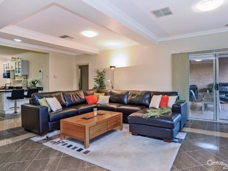 Photo - 30 Banjo Paterson Drive, Pakenham VIC 3810 - Image 4