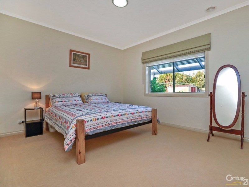 Photo - 30 Banjo Paterson Drive, Pakenham VIC 3810 - Image 12