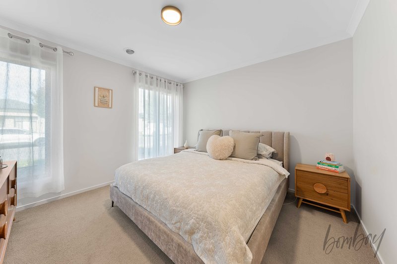 Photo - 30 Banjolina Circuit, Craigieburn VIC 3064 - Image 10