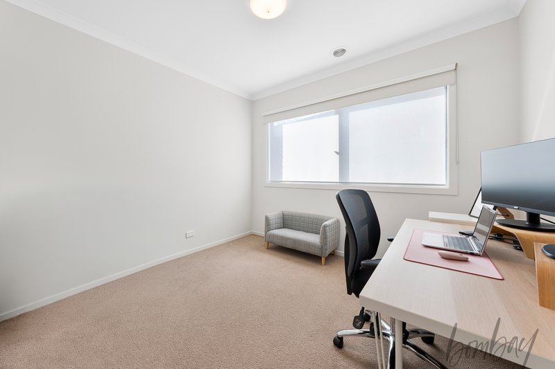 Photo - 30 Banjolina Circuit, Craigieburn VIC 3064 - Image 12
