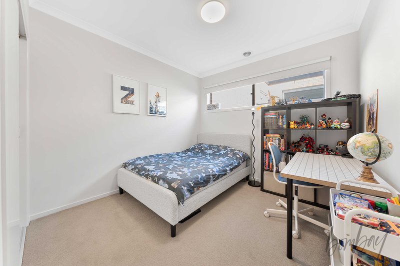 Photo - 30 Banjolina Circuit, Craigieburn VIC 3064 - Image 13