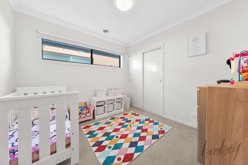 Photo - 30 Banjolina Circuit, Craigieburn VIC 3064 - Image 14