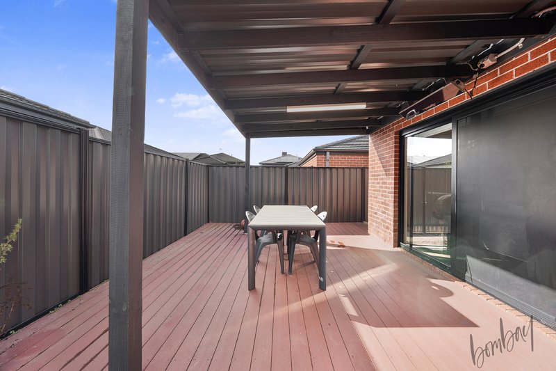 Photo - 30 Banjolina Circuit, Craigieburn VIC 3064 - Image 16