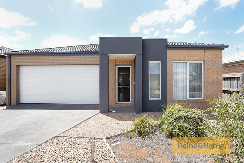 30 Barleygrass Crescent, Brookfield VIC 3338