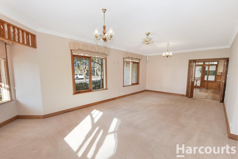 Photo - 30 Barnes Boulevard, Horsham VIC 3400 - Image 3