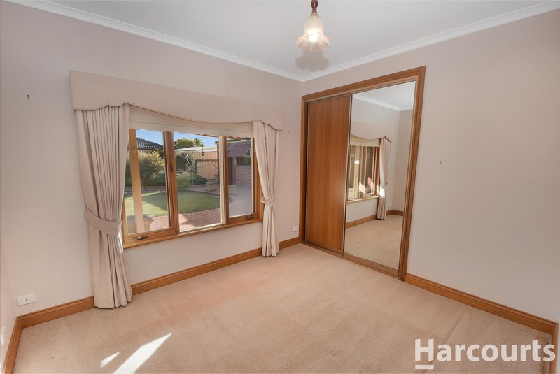 Photo - 30 Barnes Boulevard, Horsham VIC 3400 - Image 6