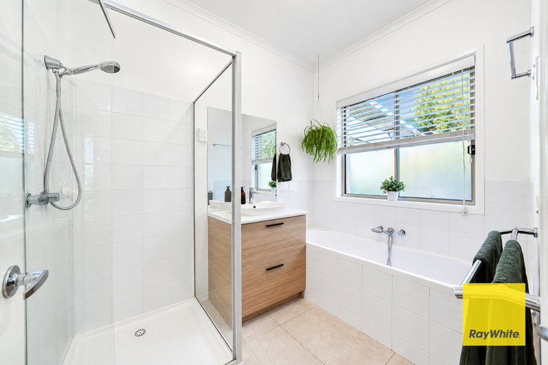 Photo - 30 Barring Boulevard, Cairnlea VIC 3023 - Image 17