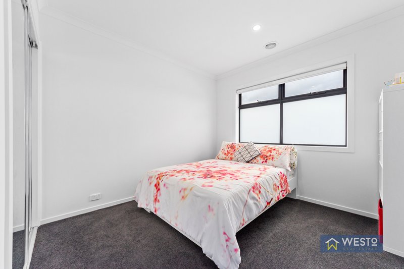 Photo - 30 Beehive Drive, Williams Landing VIC 3027 - Image 4