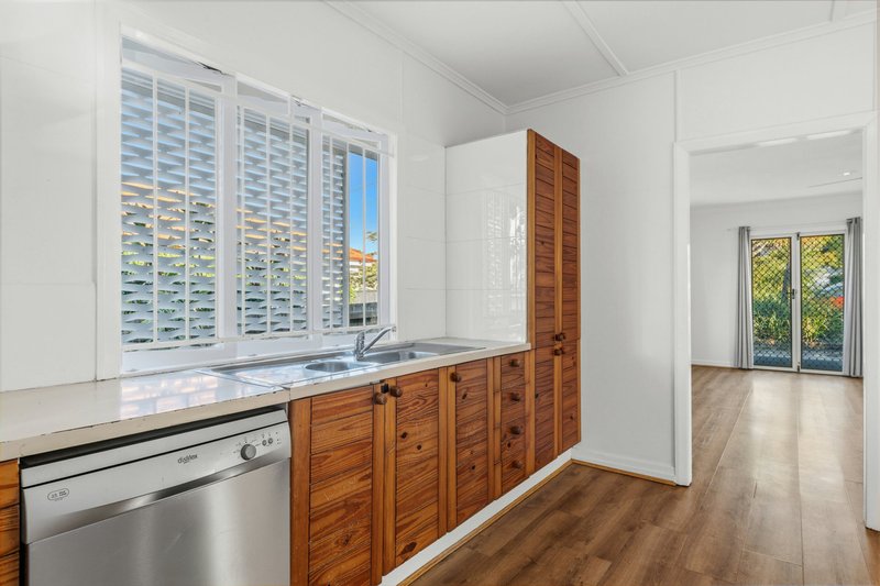 Photo - 30 Belnoel Street, Wavell Heights QLD 4012 - Image 7