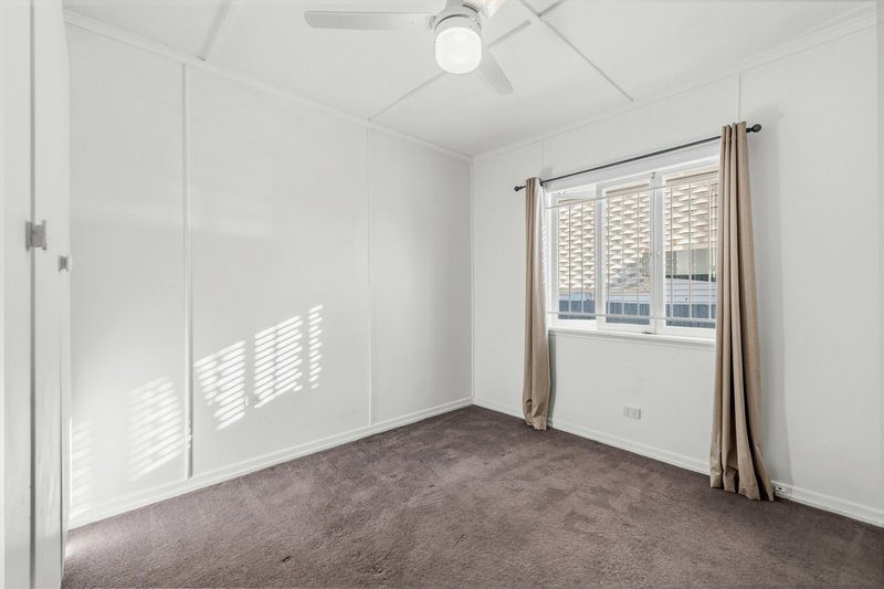 Photo - 30 Belnoel Street, Wavell Heights QLD 4012 - Image 11