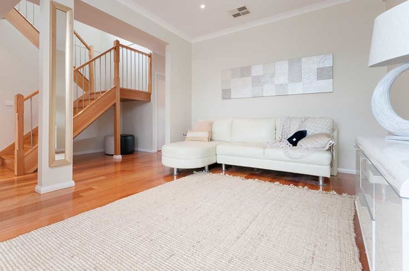 Photo - 30 Berrima Close, Craigieburn VIC 3064 - Image 7