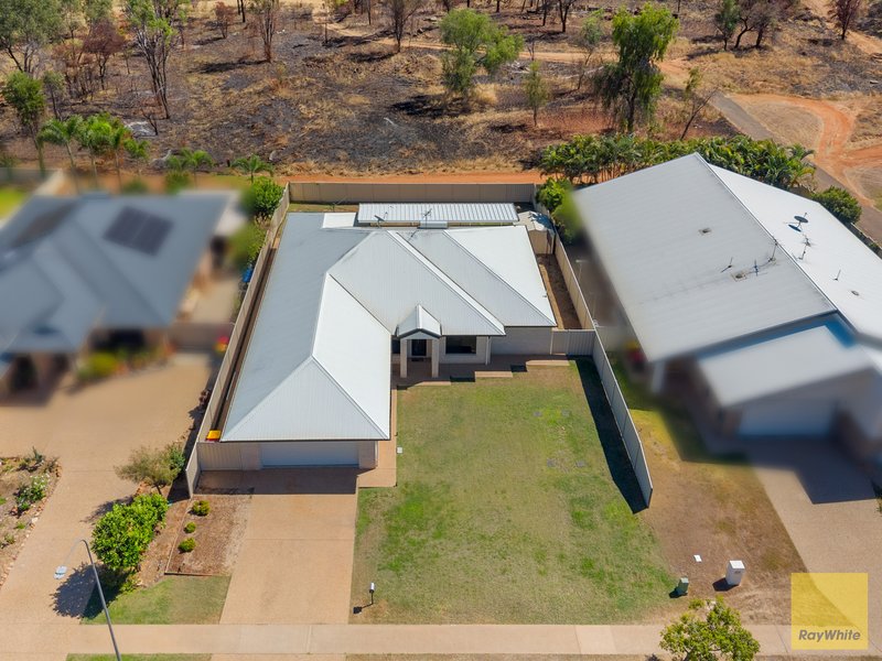 Photo - 30 Berthun Street, Emerald QLD 4720 - Image 2
