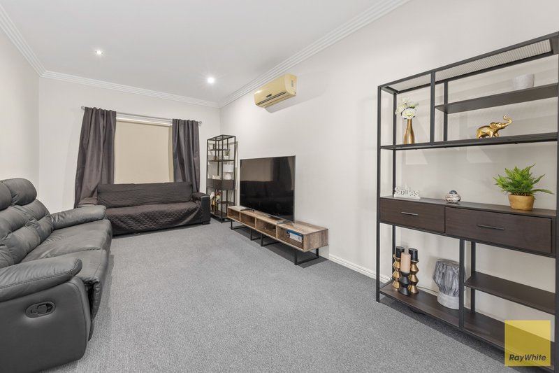 Photo - 30 Berthun Street, Emerald QLD 4720 - Image 9