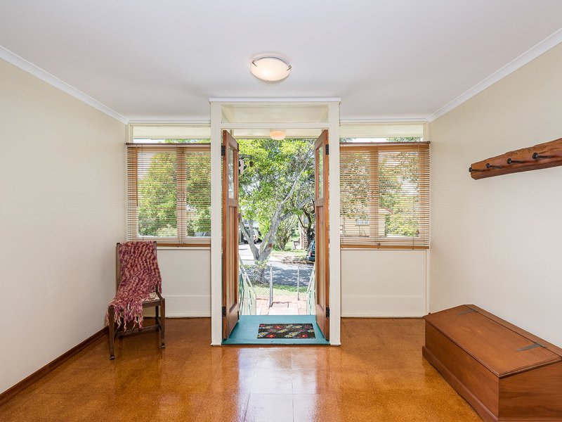 Photo - 30 Binya Street, Holland Park QLD 4121 - Image 4