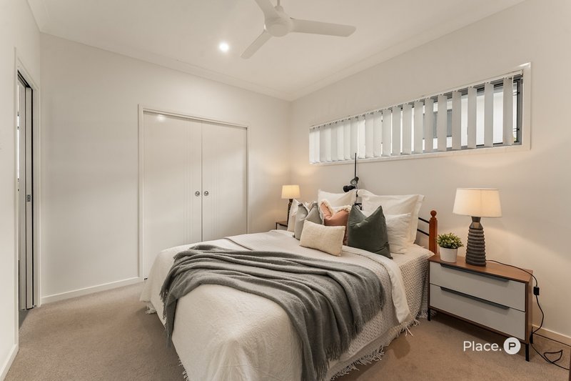 Photo - 30 Birkenhead Place, Carindale QLD 4152 - Image 12