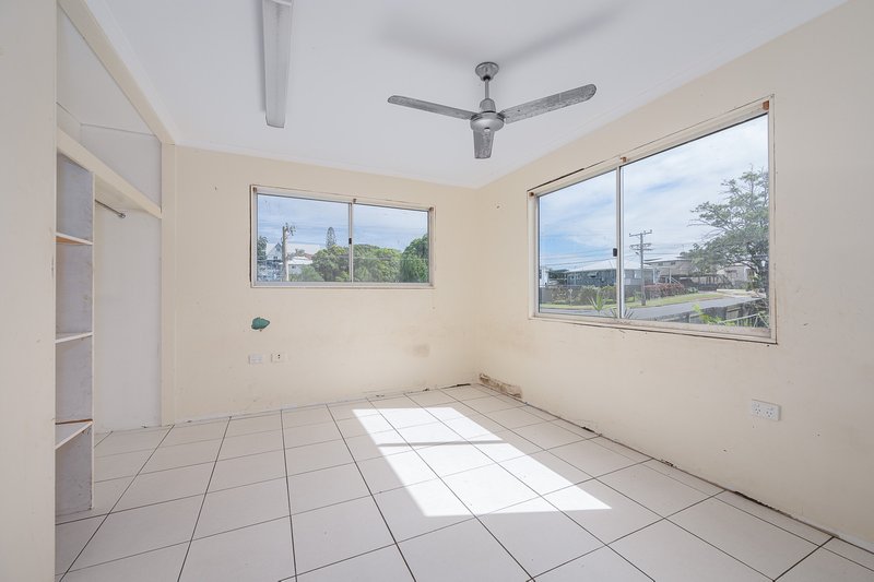 Photo - 30 Boles Street, West Gladstone QLD 4680 - Image 11