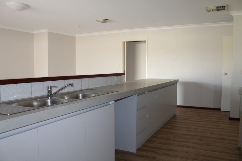 Photo - 30 Bondi Crescent, Warnbro WA 6169 - Image 3