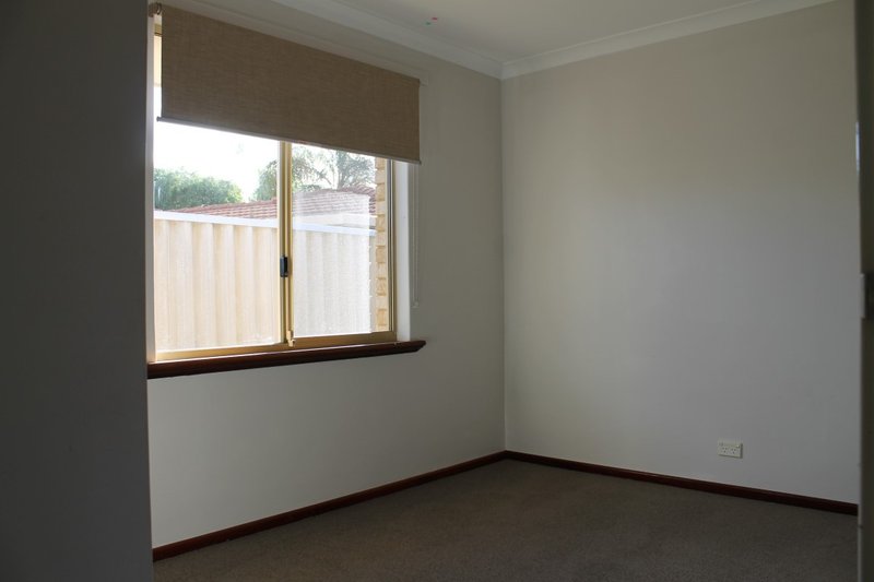 Photo - 30 Bondi Crescent, Warnbro WA 6169 - Image 7