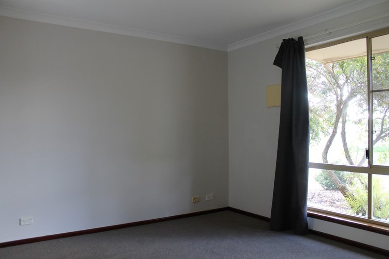 Photo - 30 Bondi Crescent, Warnbro WA 6169 - Image 8