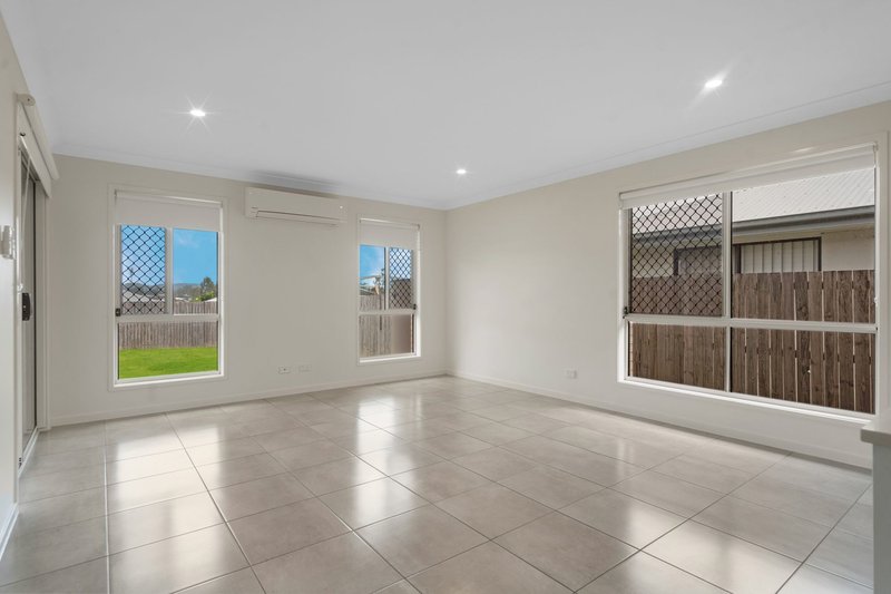 Photo - 30 Booth Street, Redbank QLD 4301 - Image 4