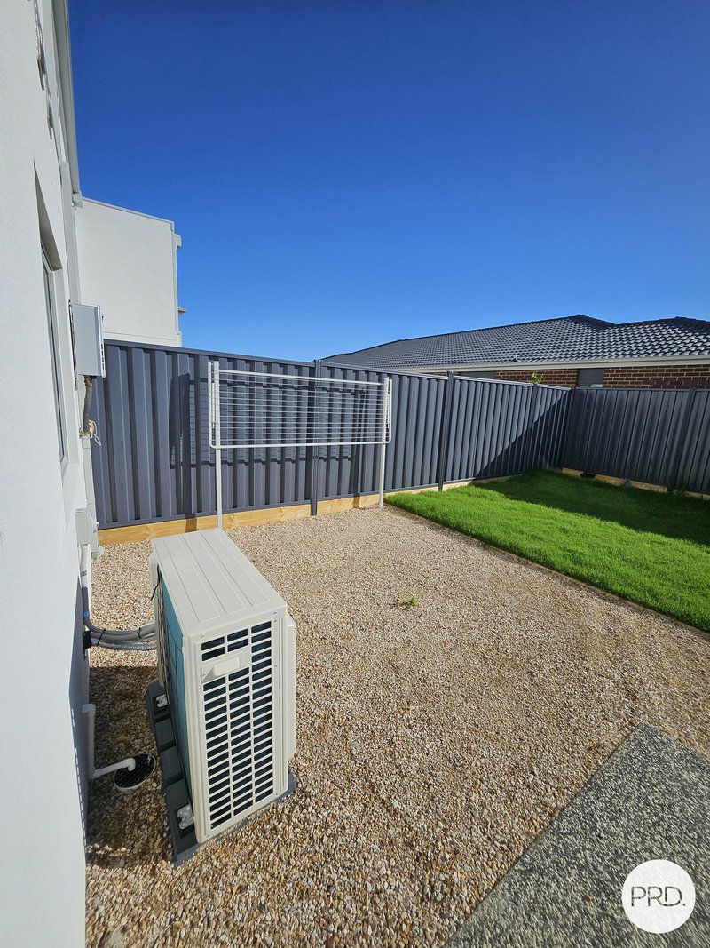 Photo - 30 Borthwick Parade, Clyde North VIC 3978 - Image 15