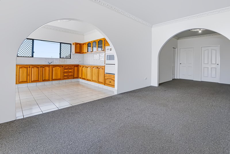 Photo - 30 Boxgrove Avenue, Wynnum QLD 4178 - Image 4