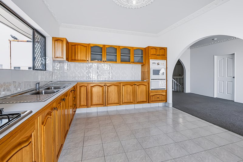Photo - 30 Boxgrove Avenue, Wynnum QLD 4178 - Image 5