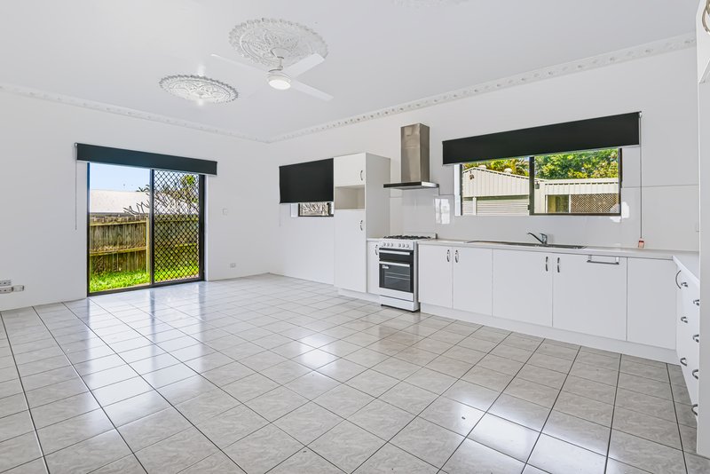 Photo - 30 Boxgrove Avenue, Wynnum QLD 4178 - Image 6