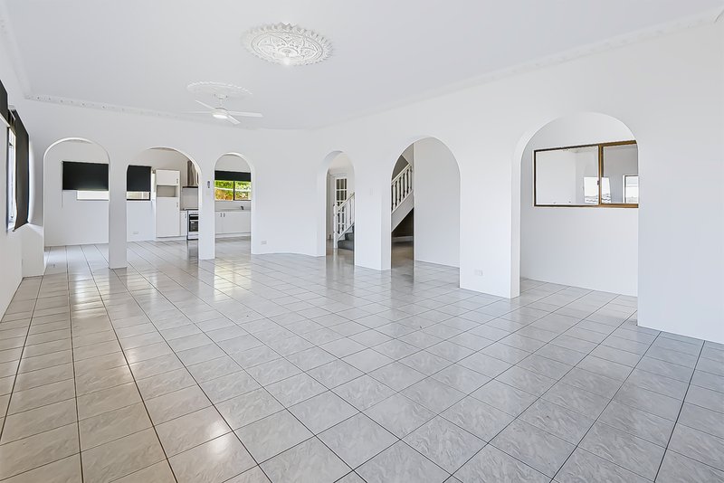 Photo - 30 Boxgrove Avenue, Wynnum QLD 4178 - Image 11