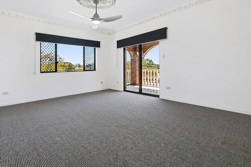 Photo - 30 Boxgrove Avenue, Wynnum QLD 4178 - Image 14