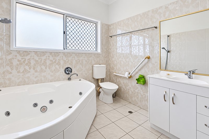 Photo - 30 Boxgrove Avenue, Wynnum QLD 4178 - Image 22
